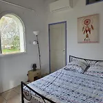 Apartment - Maisonnette Climatisee Avec Terrasse Et Parking - A Pied *