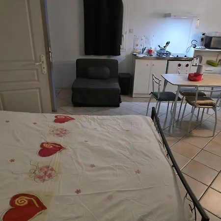 - Maisonnette Climatisee Avec Terrasse Et Parking - A Pied Apartment *